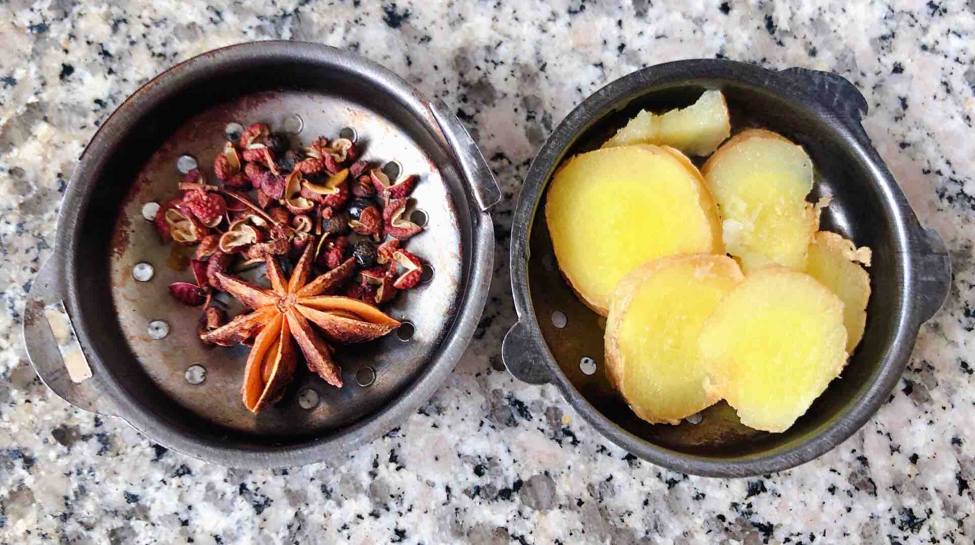 網紅檸檬鳳爪的做法-酸辣味煮菜譜