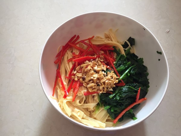 腐竹拌菠菜的做法-咸鮮味拌菜譜