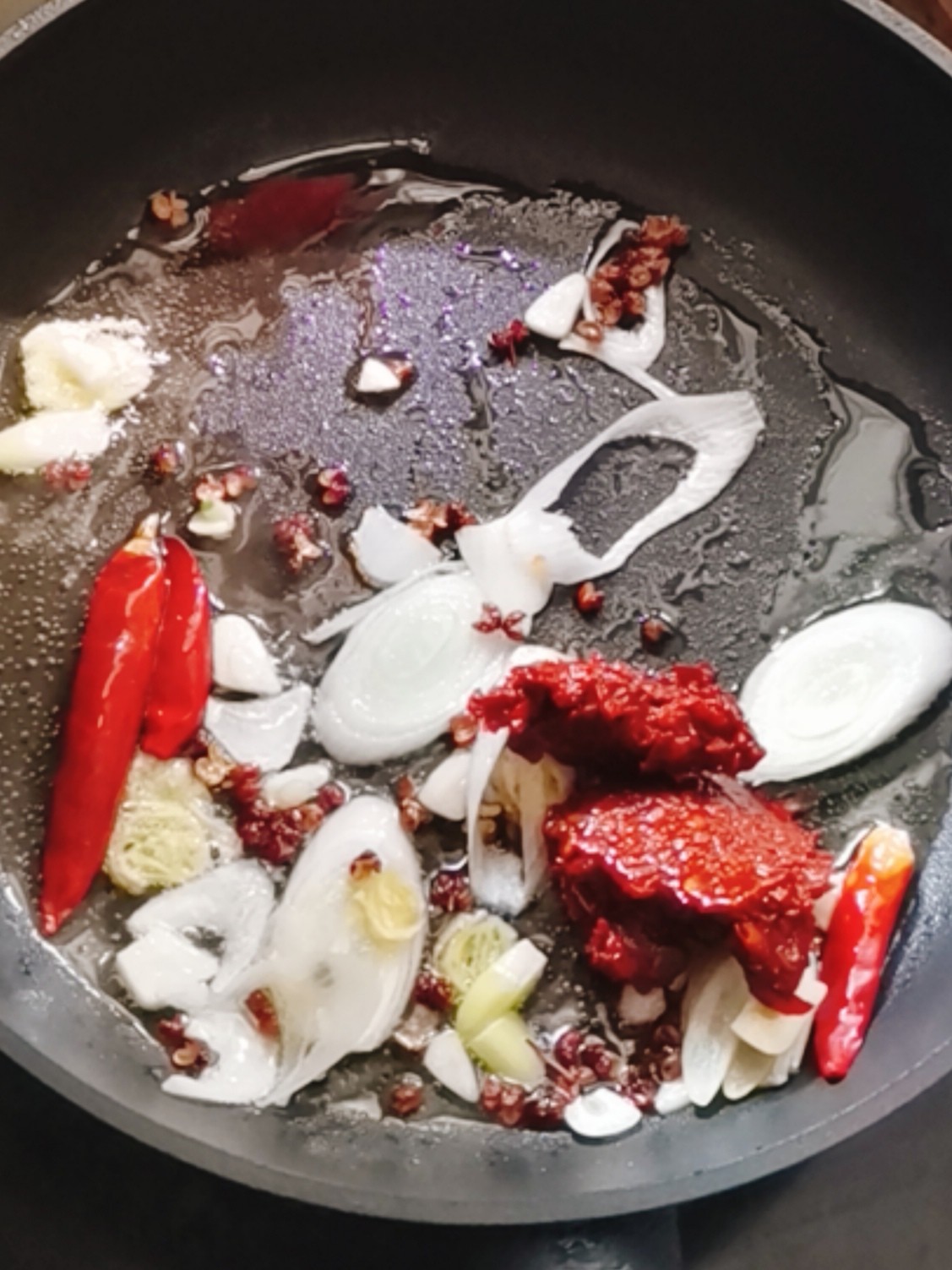 水煮雞片的做法-麻辣味煮菜譜