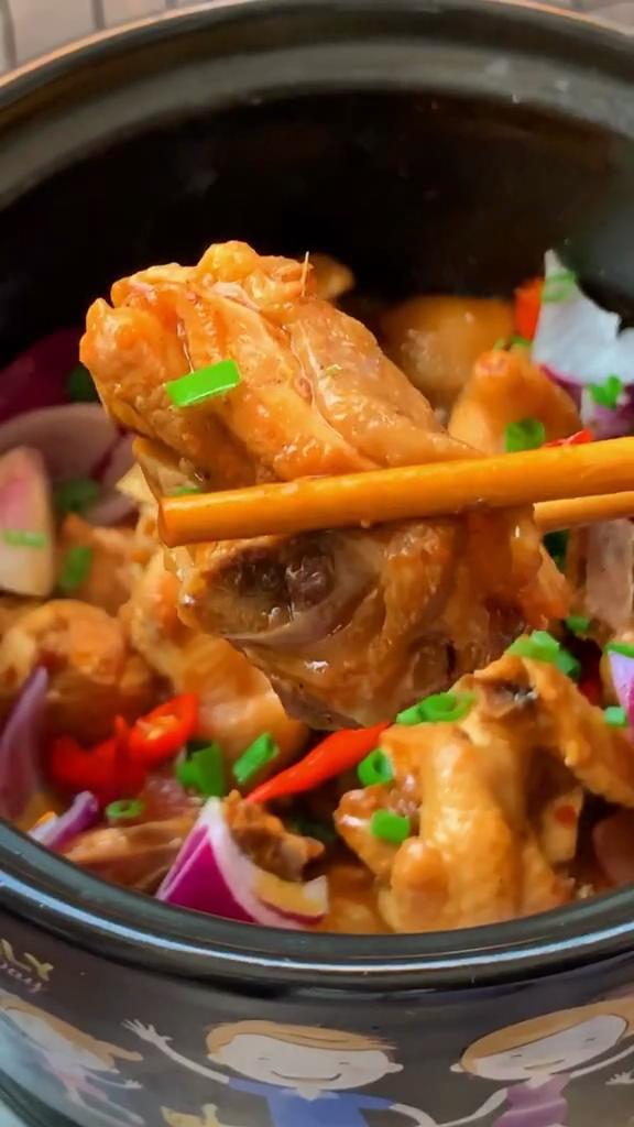 雞公煲的做法-咸鮮味煮菜譜