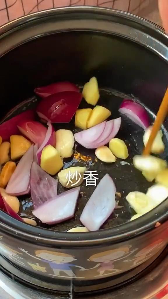 雞公煲的做法-咸鮮味煮菜譜