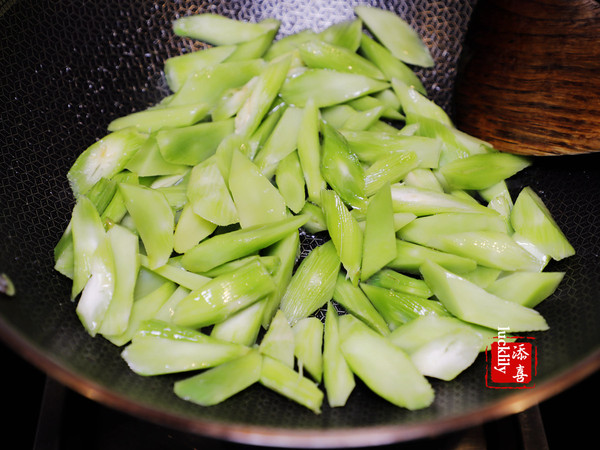 綠色開工便當——萵筍雙炒的做法-家常味炒菜譜-易網健康養生網 綠色開工便當——萵筍雙炒的做法-家常味炒菜譜