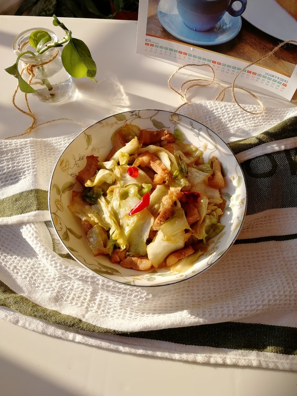 手撕包菜炒肉的做法-咸鮮味炒菜譜-易網健康養生網 手撕包菜炒肉的做法-咸鮮味炒菜譜