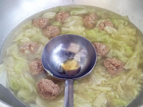 大白菜豬肉丸子湯的做法-咸鮮味煮菜譜