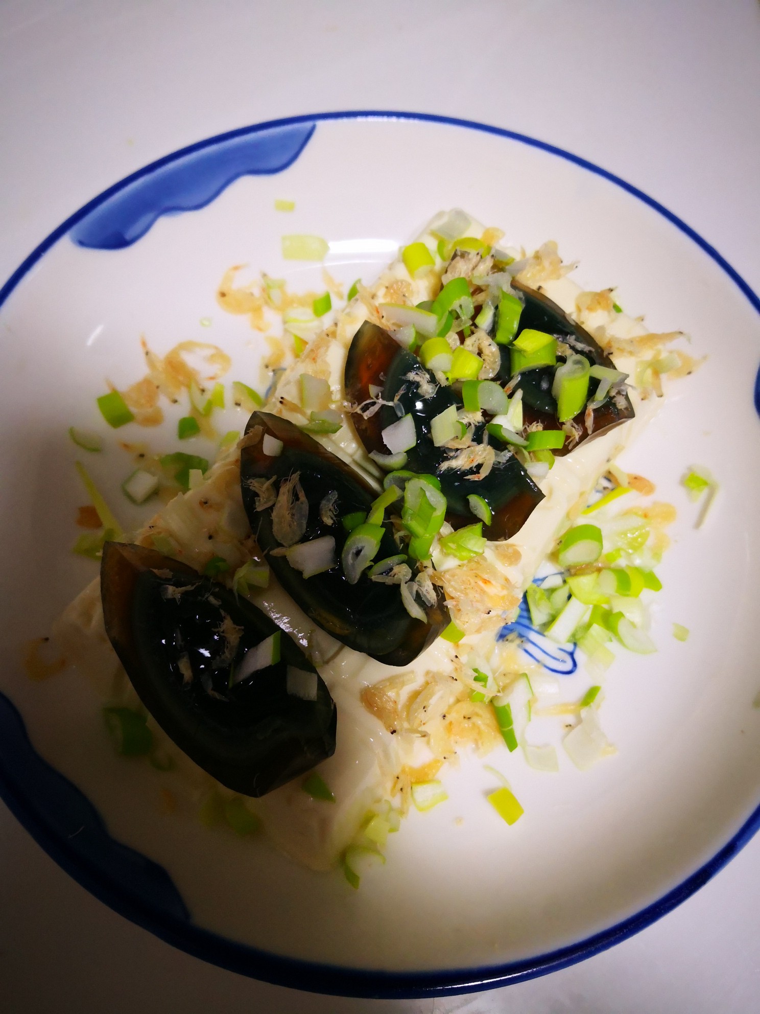 蔥香皮蛋豆腐的做法-蔥香味拌菜譜