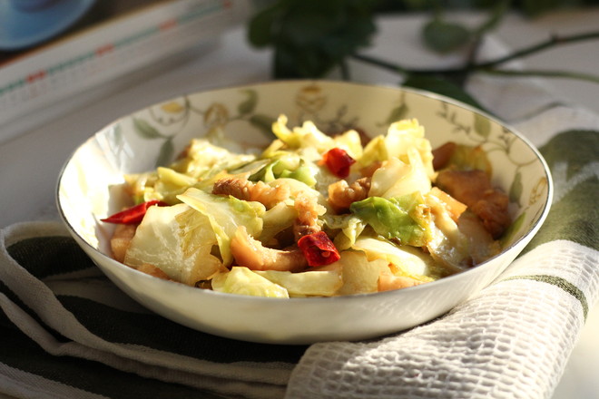 手撕包菜炒肉的做法-咸鮮味炒菜譜-易網健康養生網 手撕包菜炒肉的做法-咸鮮味炒菜譜