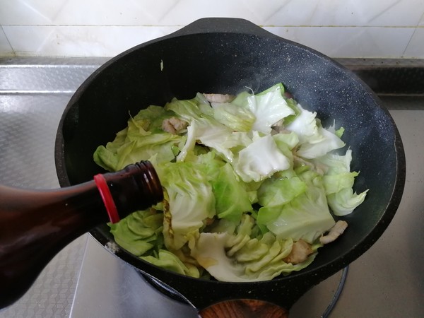 手撕包菜炒肉的做法-咸鮮味炒菜譜-易網健康養生網 手撕包菜炒肉的做法-咸鮮味炒菜譜