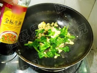 蘭花木耳炒雞蛋的做法-家常味炒菜譜