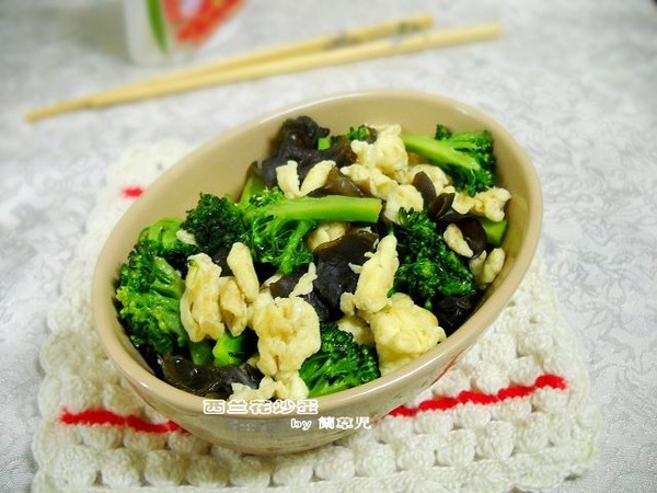 蘭花木耳炒雞蛋的做法-家常味炒菜譜