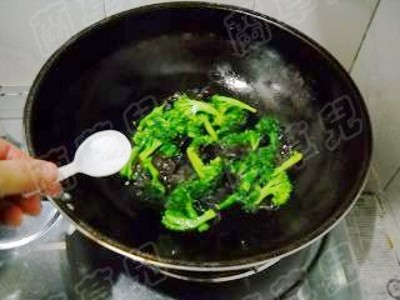 蘭花木耳炒雞蛋的做法-家常味炒菜譜