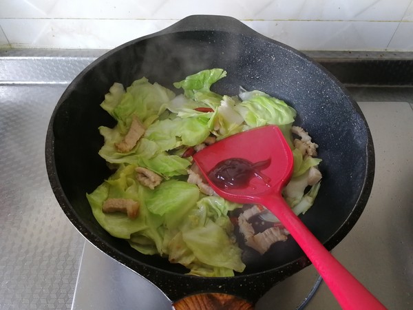 手撕包菜炒肉的做法-咸鮮味炒菜譜-易網健康養生網 手撕包菜炒肉的做法-咸鮮味炒菜譜