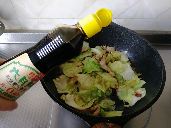 手撕包菜炒肉的做法-咸鮮味炒菜譜-易網健康養生網 手撕包菜炒肉的做法-咸鮮味炒菜譜