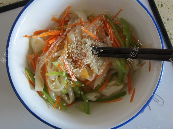 麻辣涼皮的做法-香辣味蒸菜譜