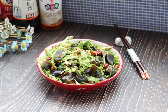 涼拌苦菊皮蛋花生米的做法-家常味拌菜譜