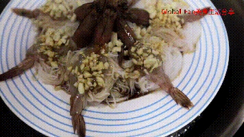 蒜蓉粉絲開邊蝦的做法-蒜香味蒸菜譜