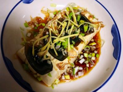蔥香皮蛋豆腐的做法-蔥香味拌菜譜