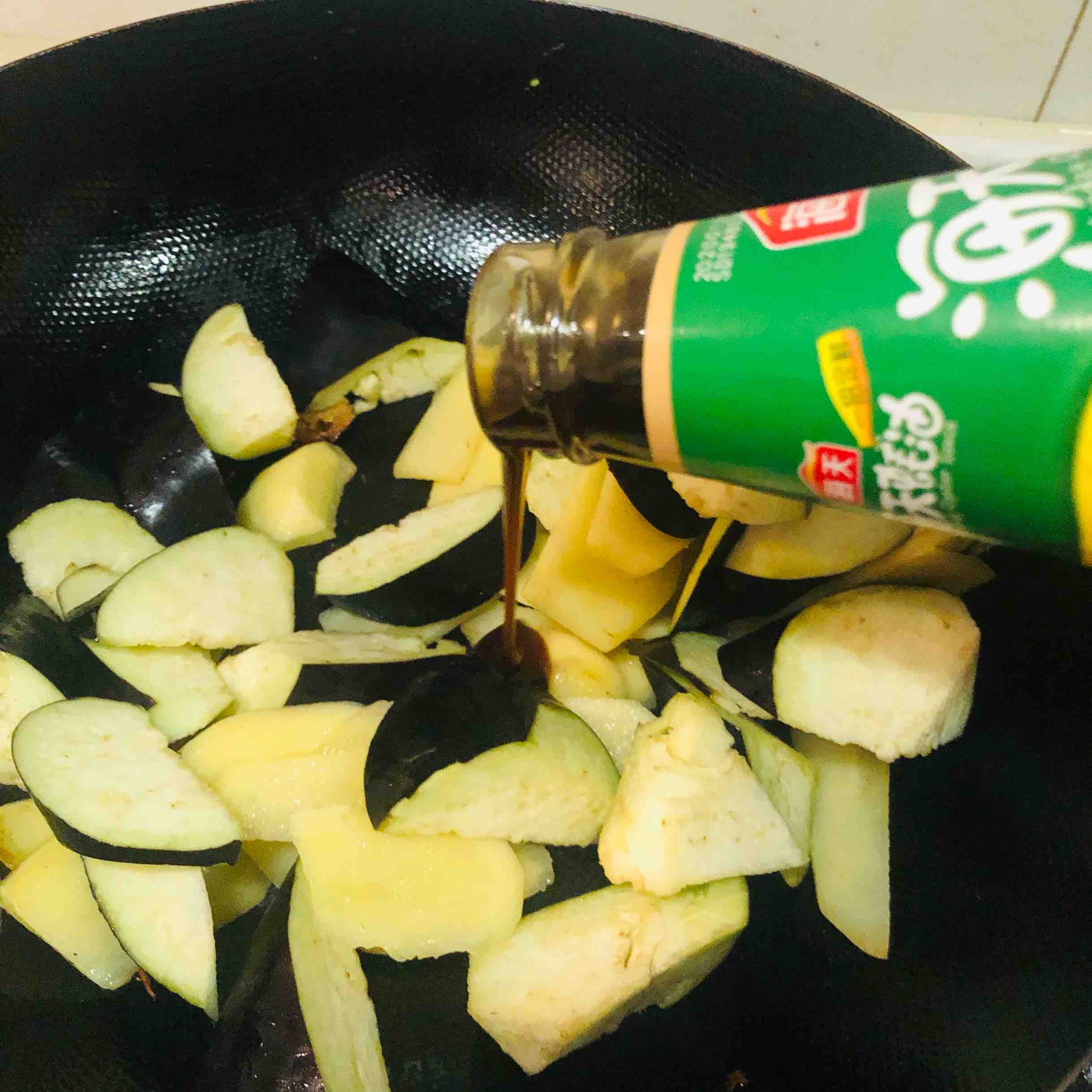 超級簡單、健康的茄子燒土豆的做法-咸鮮味燉菜譜