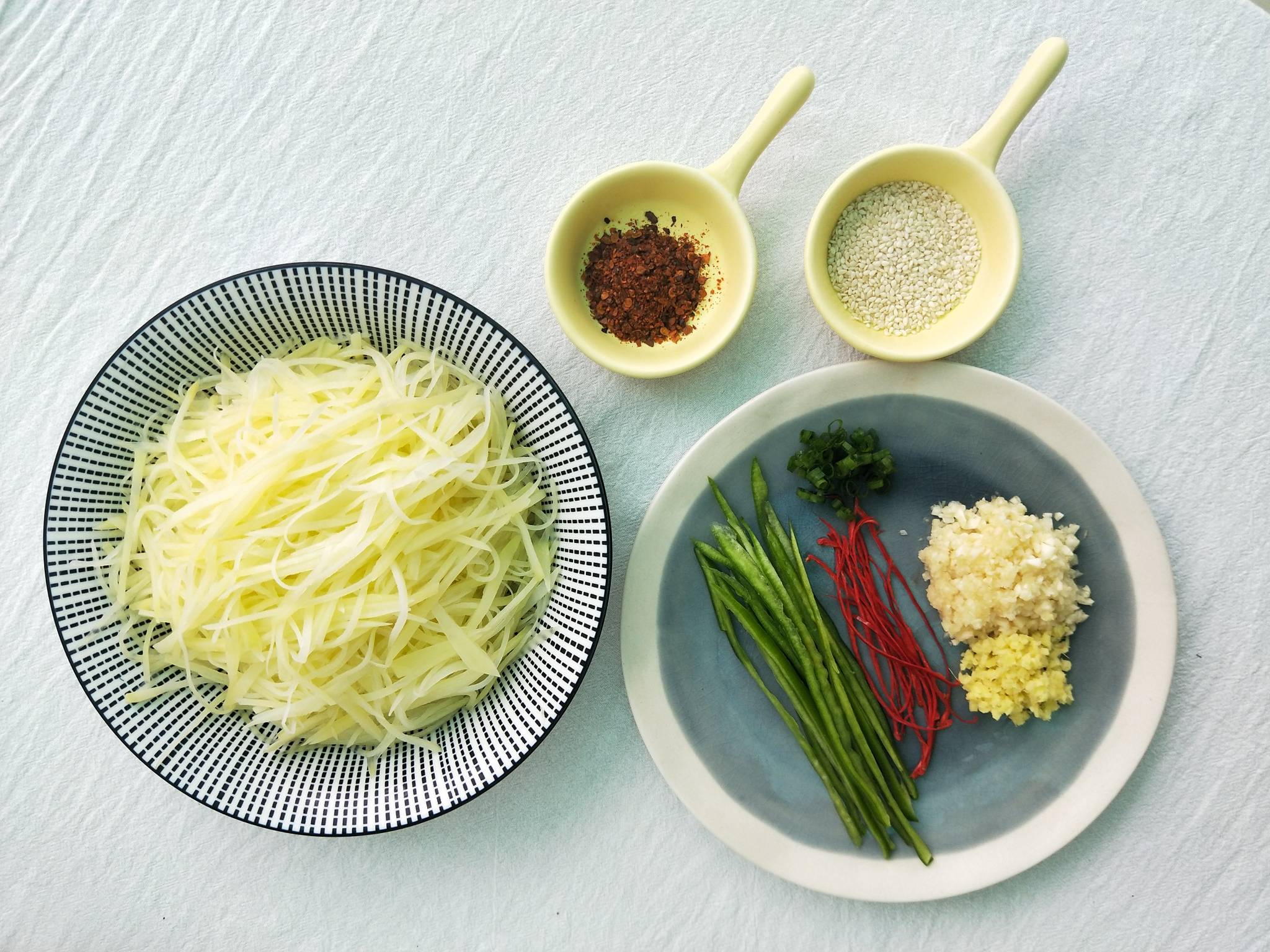 涼拌土豆絲的做法-香辣味拌菜譜