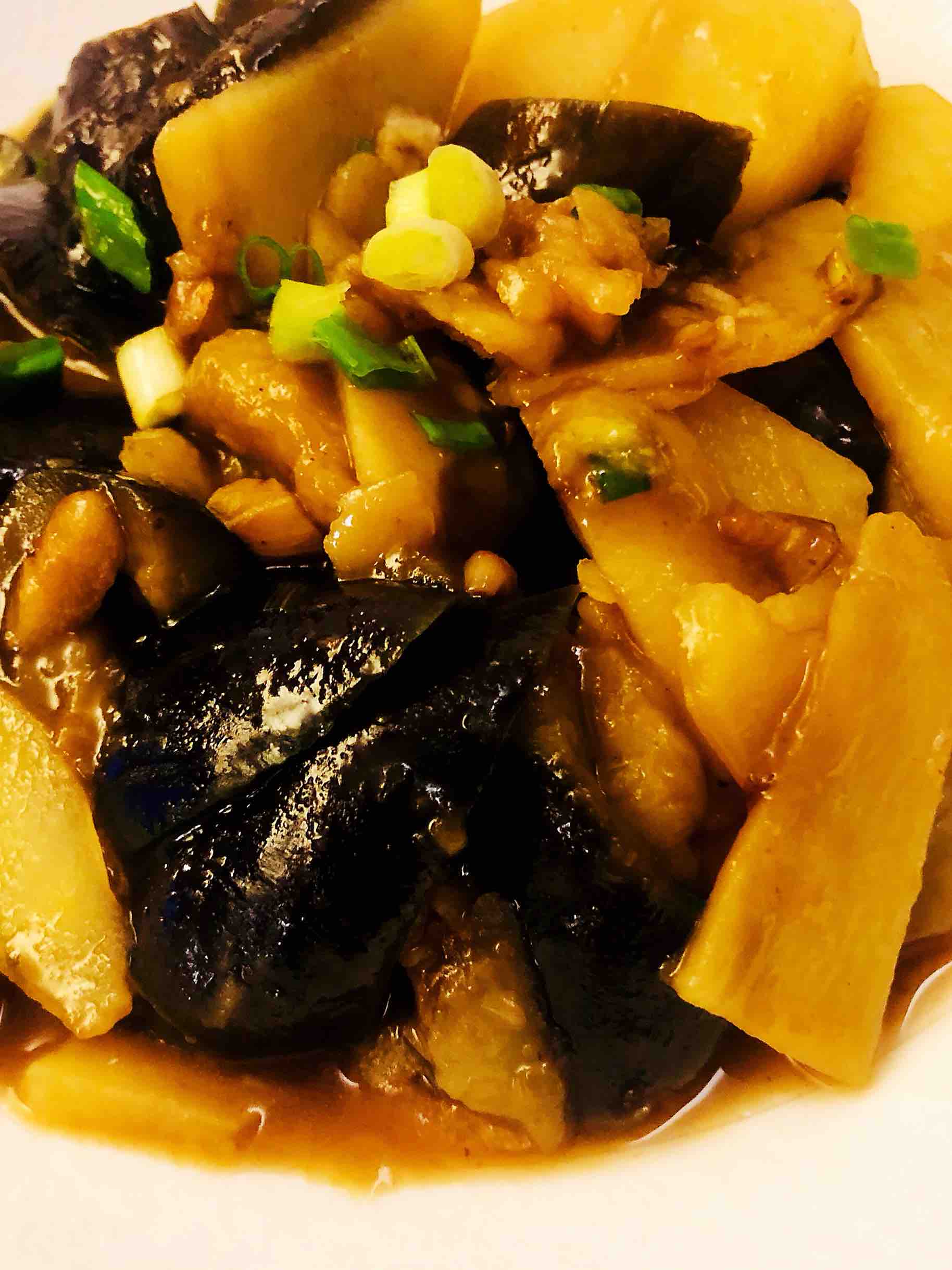 超級簡單、健康的茄子燒土豆的做法-咸鮮味燉菜譜