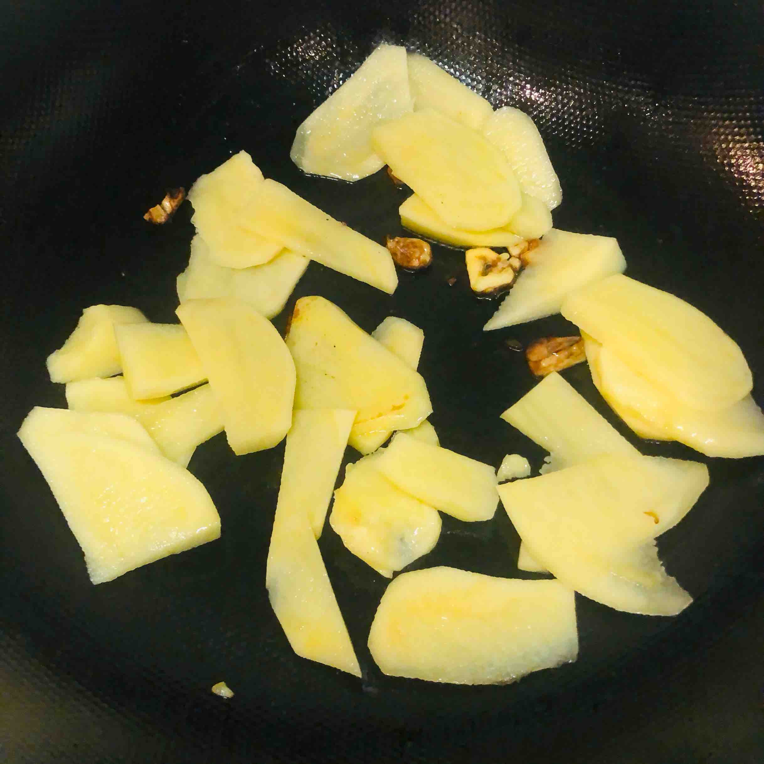 超級簡單、健康的茄子燒土豆的做法-咸鮮味燉菜譜