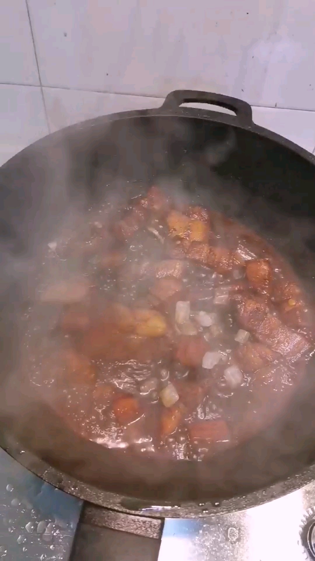 五花肉燉小鮑魚的做法-家常味燉菜譜