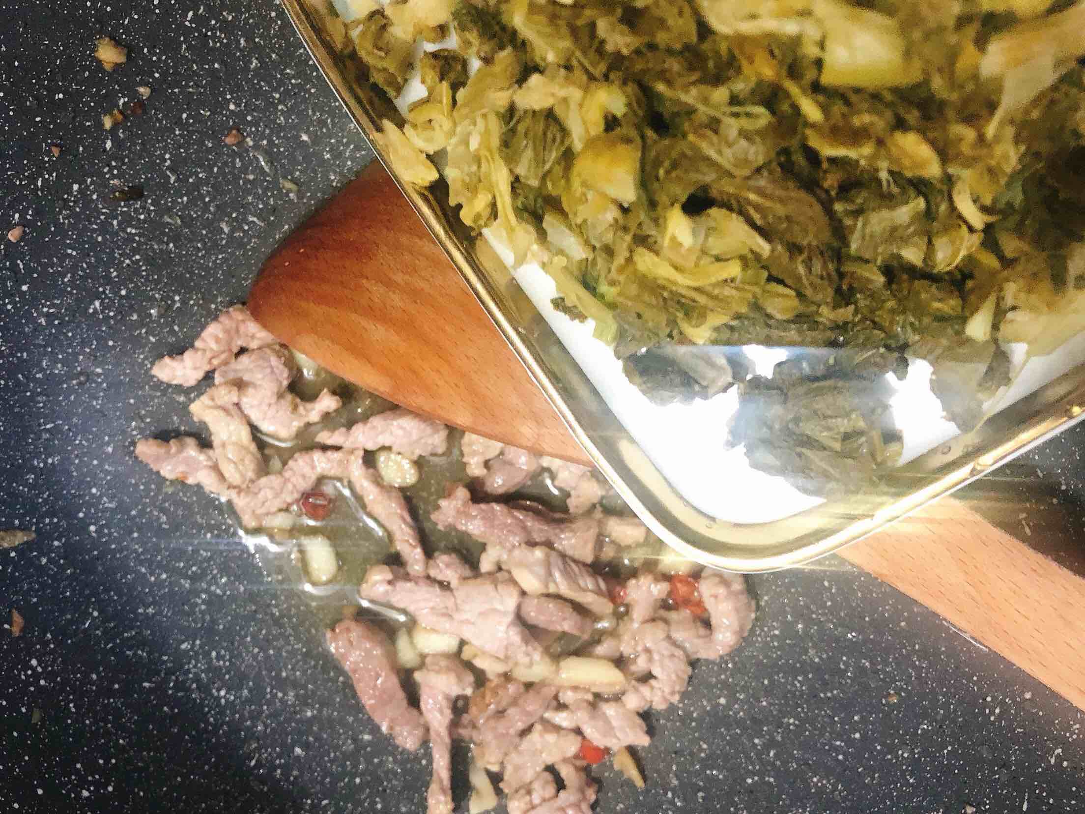 酸菜炒肉的做法-酸辣味炒菜譜