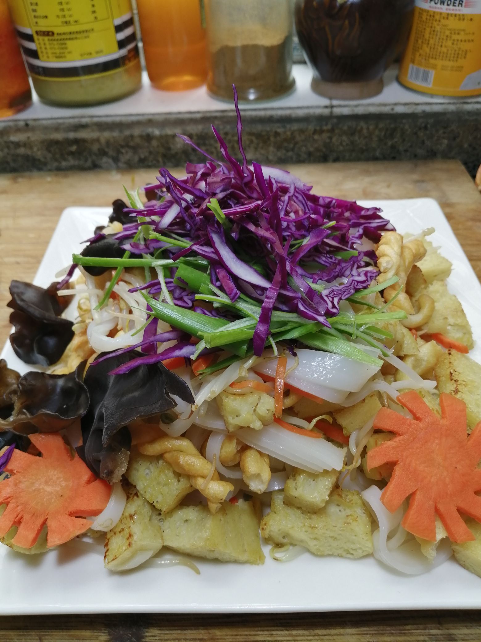 黑胡椒麻花炒涼皮的做法-黑椒味炒菜譜