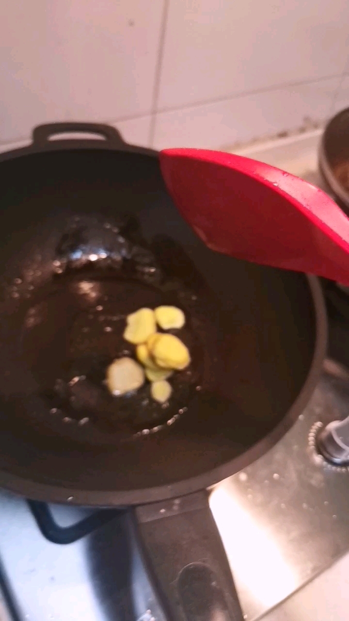 五花肉燉小鮑魚的做法-家常味燉菜譜