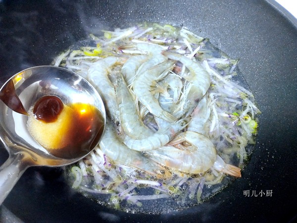 蘿卜絲煮大蝦的做法-家常味爆菜譜