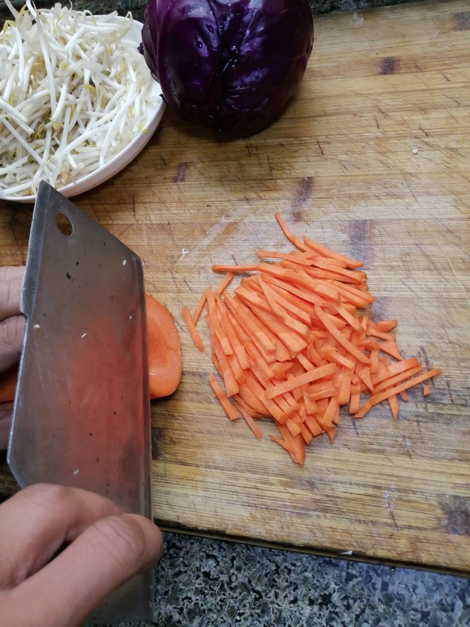 黑胡椒麻花炒涼皮的做法-黑椒味炒菜譜