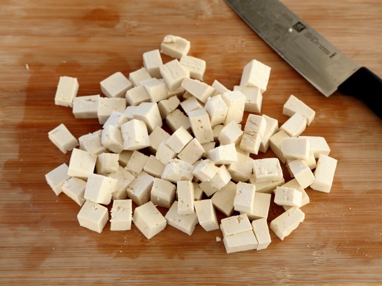 蝦仁豆腐的做法-咸鮮味炒菜譜-易網健康養生網 蝦仁豆腐的做法-咸鮮味炒菜譜