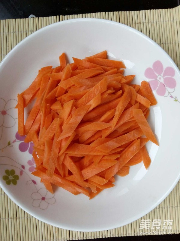 佛手瓜炒豆干紅蘿卜的做法-咸鮮味炒菜譜-易網健康養生網 佛手瓜炒豆干紅蘿卜的做法-咸鮮味炒菜譜