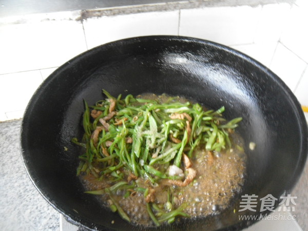 里脊肉炒扁豆絲的做法-家常味炒菜譜-易網健康養生網 里脊肉炒扁豆絲的做法-家常味炒菜譜