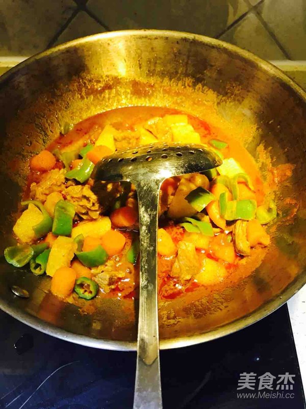 紅咖喱牛肉的做法-咖喱味煮菜譜