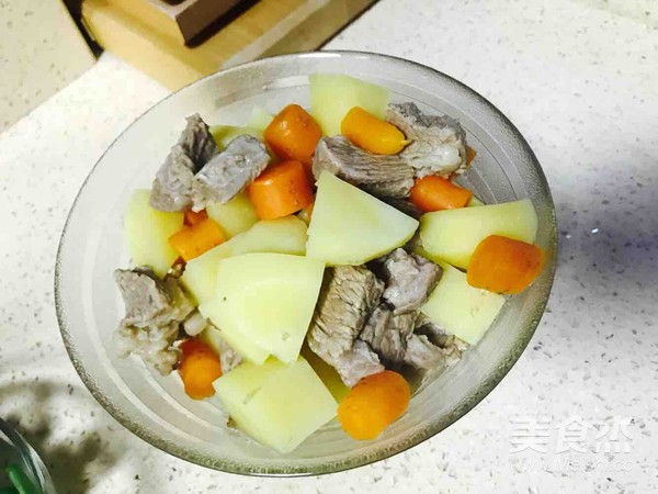 紅咖喱牛肉的做法-咖喱味煮菜譜