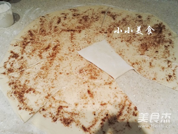 千層蒸餅：柔軟養胃的家常主食的做法-五香味蒸菜譜