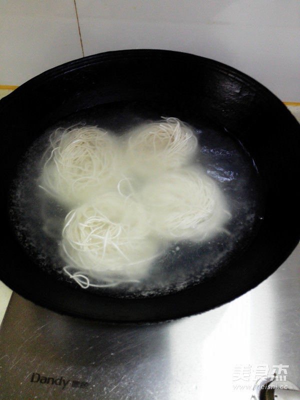 豆角肉絲炒面的做法-家常味炒菜譜