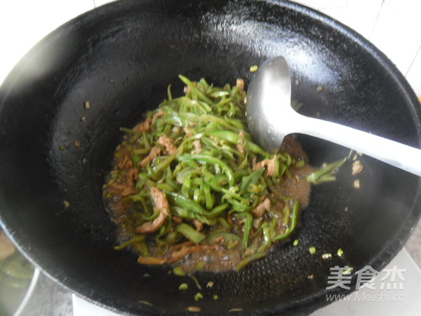 里脊肉炒扁豆絲的做法-家常味炒菜譜-易網健康養生網 里脊肉炒扁豆絲的做法-家常味炒菜譜