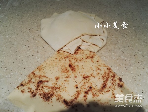 千層蒸餅：柔軟養胃的家常主食的做法-五香味蒸菜譜