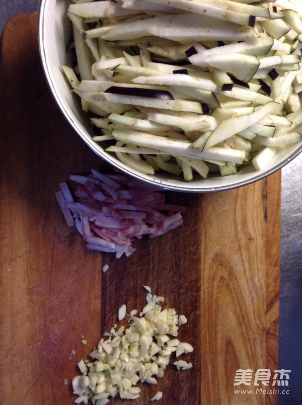 五花肉炒茄絲的做法-其它口味炒菜譜-易網(wǎng)<a href=http://www.gyfww.com/ target=_blank class=infotextkey>健康養(yǎng)生</a>網(wǎng) 五花肉炒茄絲的做法-其它口味炒菜譜