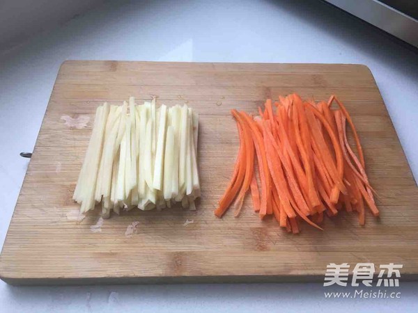 時蔬釀雞翅的做法-咸鮮味煎菜譜-易網<a href=http://www.gyfww.com/ target=_blank class=infotextkey>健康養生</a>網 時蔬釀雞翅的做法-咸鮮味煎菜譜