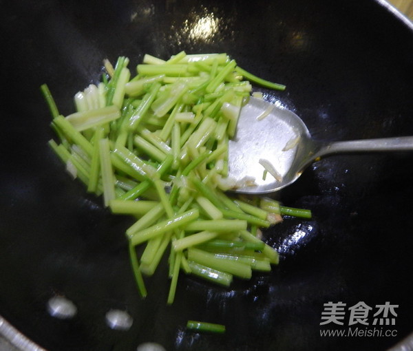 芹菜炒豆皮的做法-咸鮮味炒菜譜