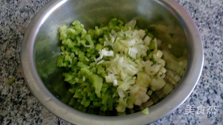 苦瓜雞蛋餅的做法-家常味煎菜譜-易網健康養生網 苦瓜雞蛋餅的做法-家常味煎菜譜