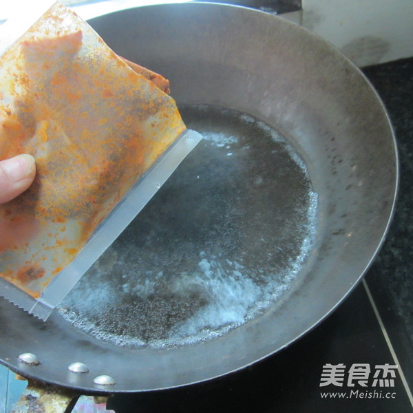 金針菇配牛肉的做法-香辣味煮菜譜