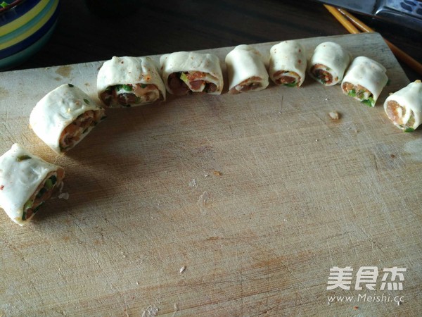 肉末小花卷的做法-香辣味蒸菜譜