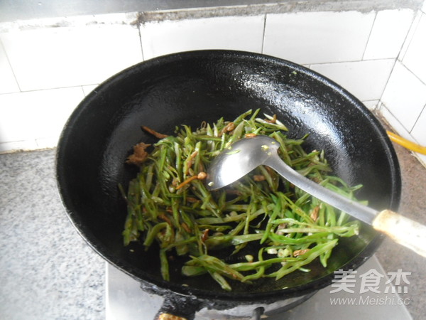 里脊肉炒扁豆絲的做法-家常味炒菜譜-易網健康養生網 里脊肉炒扁豆絲的做法-家常味炒菜譜