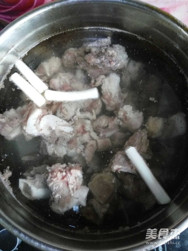 清燉羊肉湯的做法-咸鮮味煲菜譜