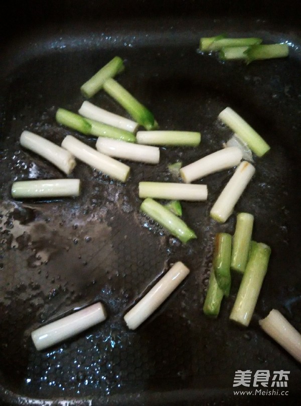 下飯菜蒜葉五花肉的做法-家常味炒菜譜