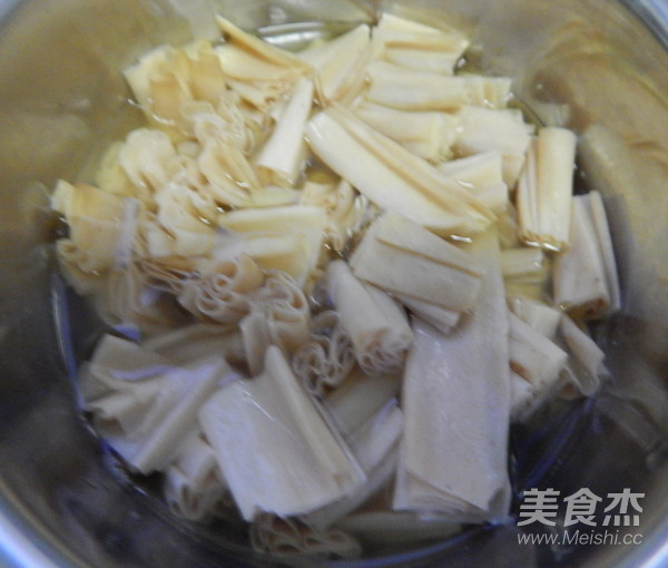 芹菜炒豆皮的做法-咸鮮味炒菜譜