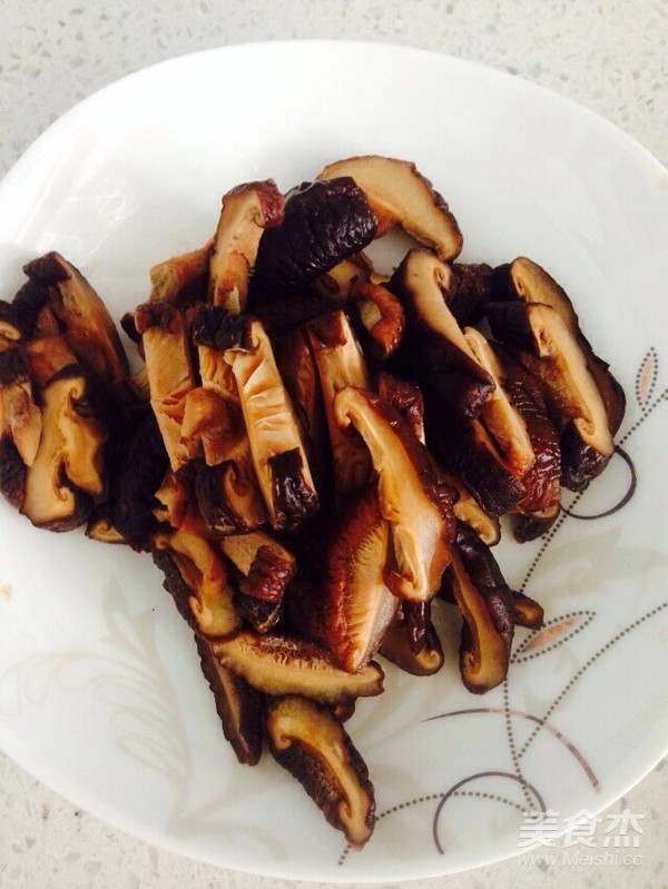 香菇炒雞的做法-家常味炒菜譜-易網健康養生網 香菇炒雞的做法-家常味炒菜譜